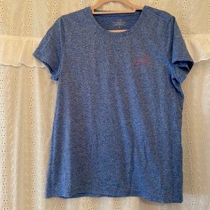 vineyard vines t shirt